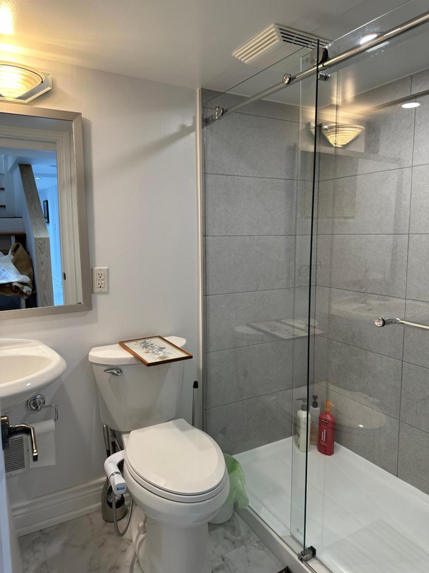 Double Bedroom On Up Or 3 Bedrooms In Basement Near Eglinton Subway Station 多伦多 外观 照片