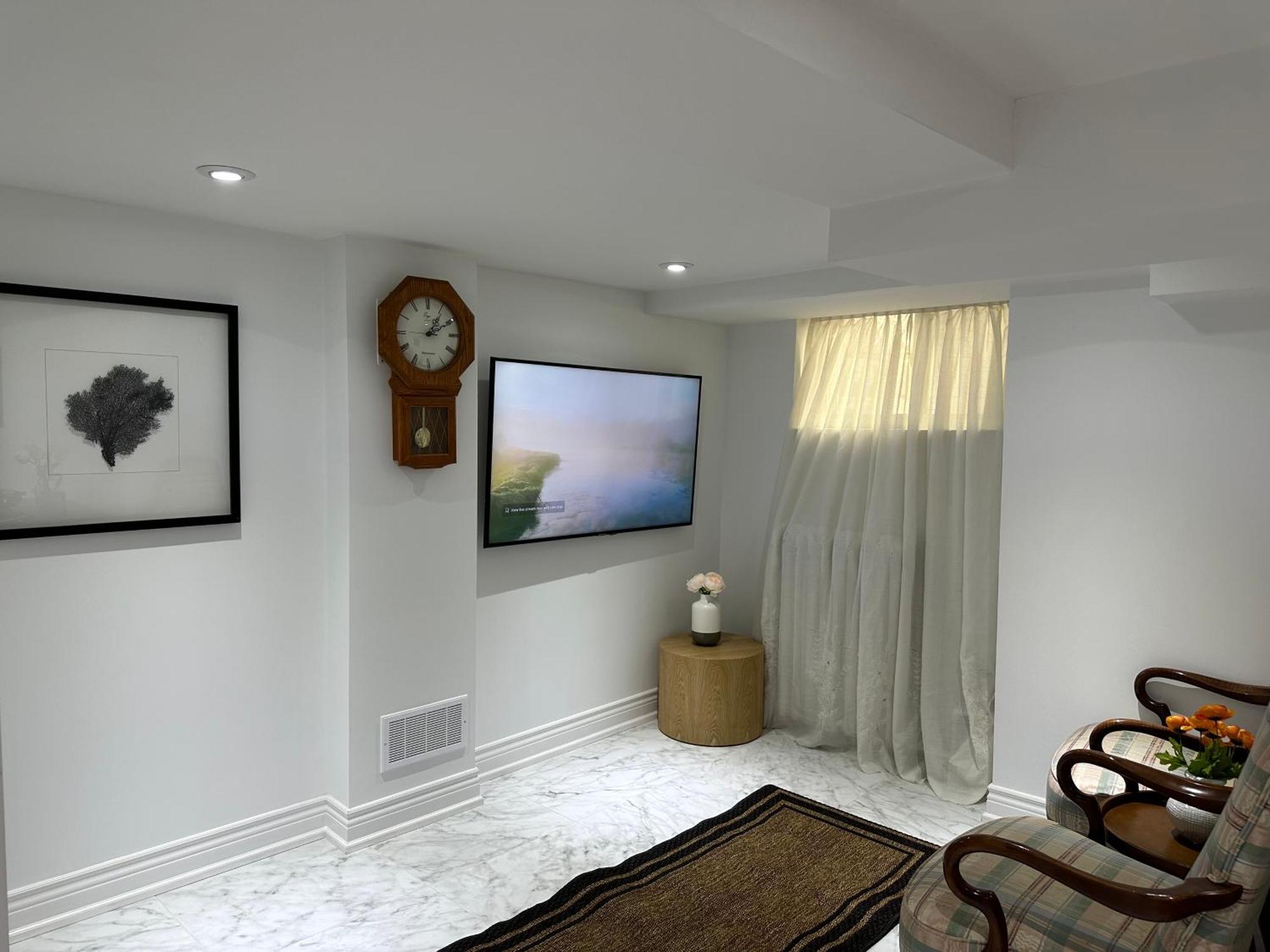 Double Bedroom On Up Or 3 Bedrooms In Basement Near Eglinton Subway Station 多伦多 外观 照片