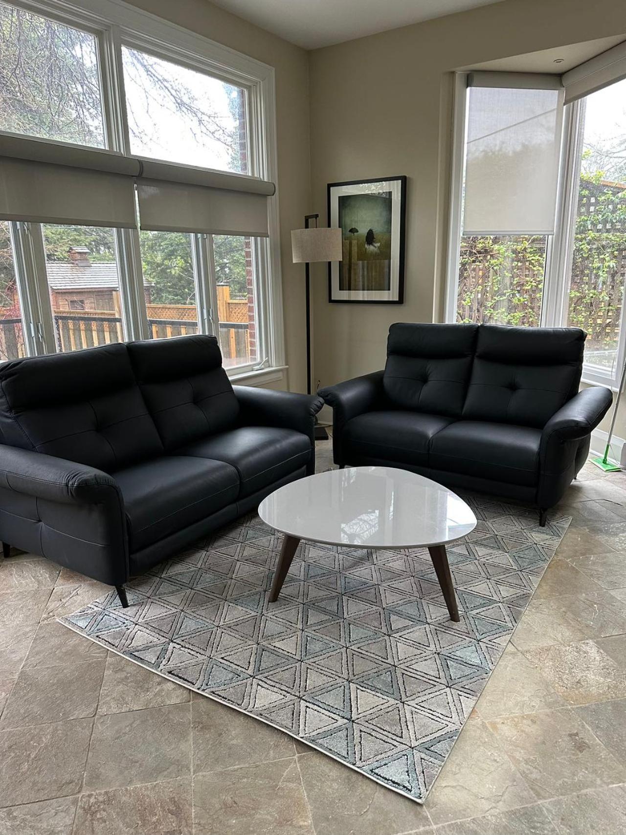Double Bedroom On Up Or 3 Bedrooms In Basement Near Eglinton Subway Station 多伦多 外观 照片