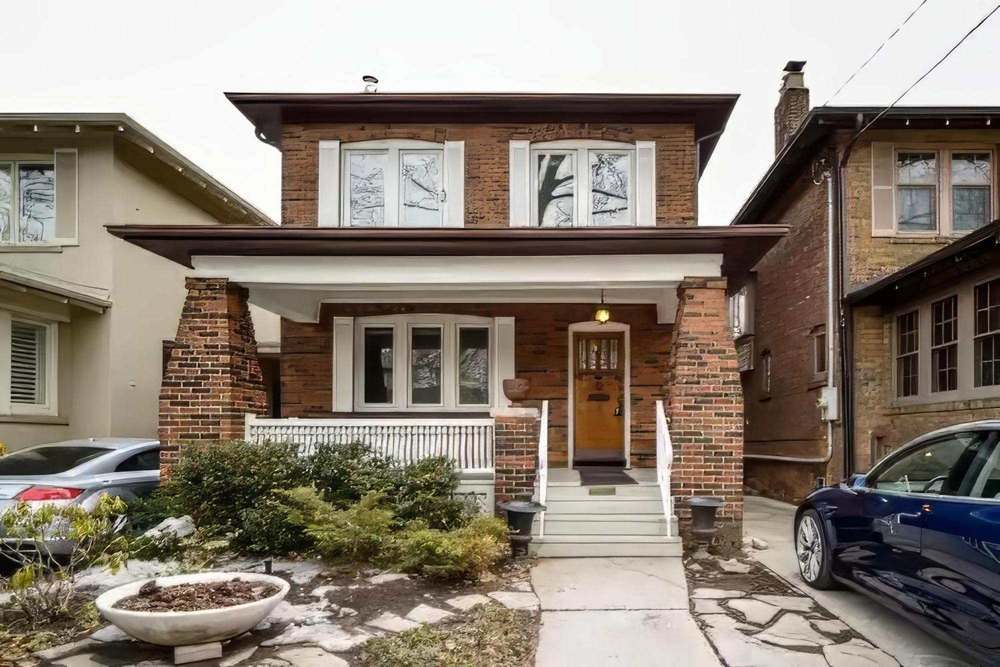 Double Bedroom On Up Or 3 Bedrooms In Basement Near Eglinton Subway Station 多伦多 外观 照片