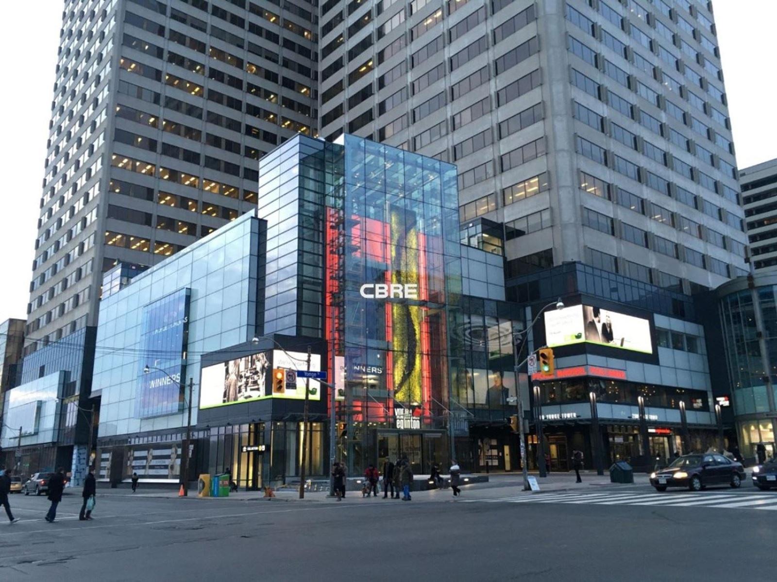 Double Bedroom On Up Or 3 Bedrooms In Basement Near Eglinton Subway Station 多伦多 外观 照片